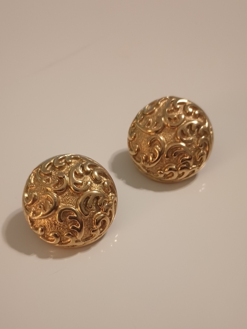 Monet Gold Tone VTG 90s Career Scroll Embossed 1" Round Post Earrings